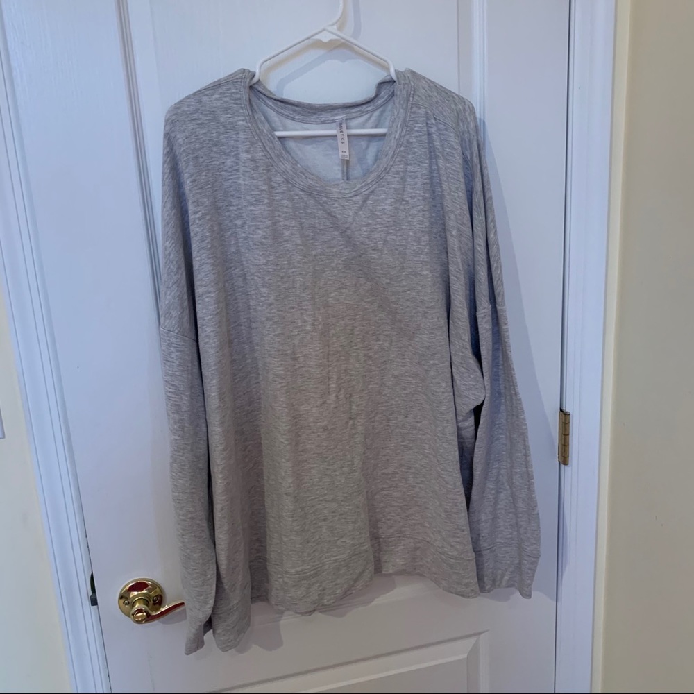 Fabletics grey long sleeve spandexy top 4X used